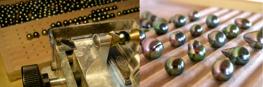 Le perçage des perles de tahiti est une opération très délicate qui demande du matériel spécifique. Une perceuse à chariot-étau rotatif permet le perçage de part en part de la perle par les deux cotés.