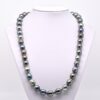 Voici Horomiri un collier de perles de Tahiti aux couleurs naturelles. 39 belles cerclées produites sur ma ferme de Manihi.Vente direct sans intermédiaire