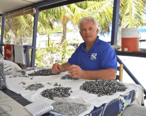 Pourquoi acheter vos perles nues chez Tahiti Création est la meilleure décision que vous puissiez prendre Vous êtes à la recherche d'une perle unique, naturelle et authentique pour sublimer vos bijoux ou pour offrir un cadeau inoubliable ? Alors ne cherchez pas plus loin : Tahiti Création est votre destination privilégiée pour acquérir des perles de Tahiti nues d’exception. Dans cet article, nous vous expliquons pourquoi choisir nos perles est un choix judicieux et avantageux, tant pour la qualité que pour la transparence. Voici tous les secrets et atouts qui font de Tahiti Création une référence incontournable.