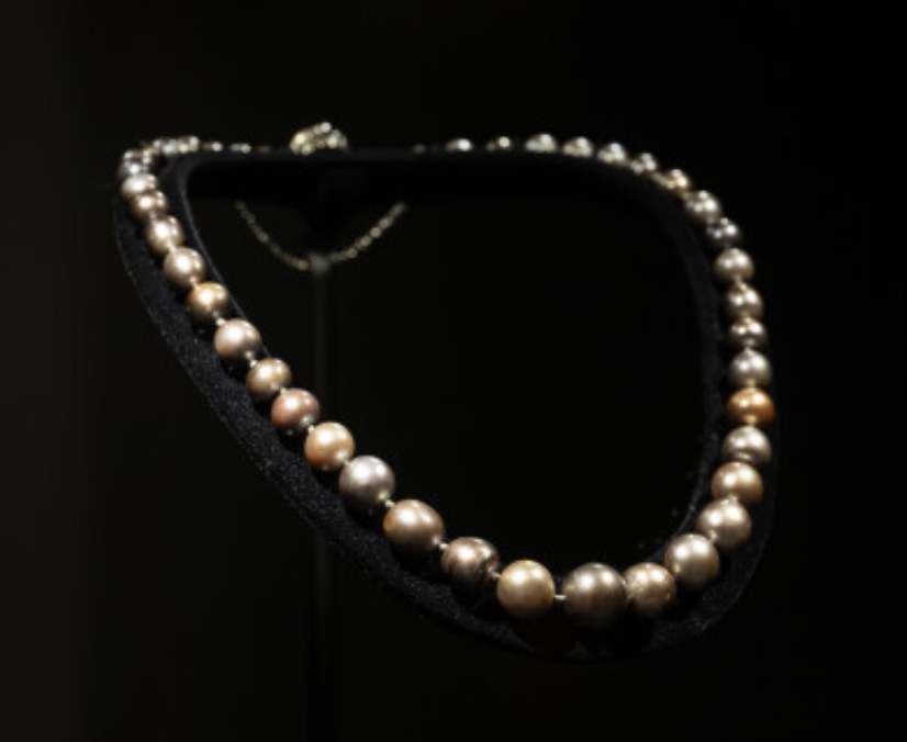 La perle noire à l'honneur au 19 ème siècle avec ce collier en perles fines, serti de diamants, ou et argent, anciennement propriété de la reine Isabelle II d'Espagne (1830-1904). © École des Arts Joailliers/Dylan Dubois