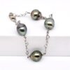 Bracelet Anuenue en perles de Tahiti cerclées montées sur chaîne argent 925 avec fermoir cœur – bijou artisanal circuit court.