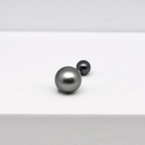 Piercing Ari avec perle de Tahiti cerclée de 8,7 mm verte naturelle montée sur acier inoxydable – Bijou artisanal et hypoallergénique