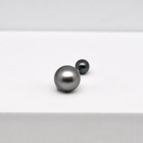 Piercing Ari avec perle de Tahiti cerclée de 8,7 mm verte naturelle montée sur acier inoxydable – Bijou artisanal et hypoallergénique