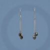 Boucles Lei avec 4 keshi de Tahiti montés sur chaîne jaseron en argent 925, création artisanale produite sur l’atoll de Manihi