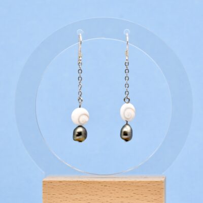 Boucles Vane – keshi de Tahiti verts et yeux de Sainte Lucie montés sur chaîne en argent 925, création artisanale issue de Manihi.