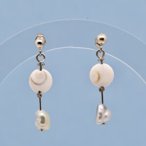 Boucles d'oreilles Vinia en argent 925 avec keshi de Tahiti et yeux de Sainte Lucie, création artisanale bohème chic