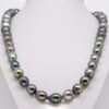Collier Horomiri, 39 perles cerclées de Tahiti multicolores 10-12 mm, montage câble acier, fermoir argent massif, création artisanale.