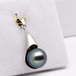 Taenga pendentif perle de Tahiti ronde bleu azur 10,4 mm, monture en argent rhodié isolante, bijou artisanal et circuit court