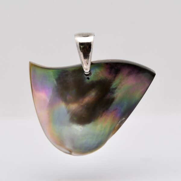 Pendentif Amaraa, Mabe de Tahiti multicolore de 3 cm monté sur bélière en argent 925 rhodié