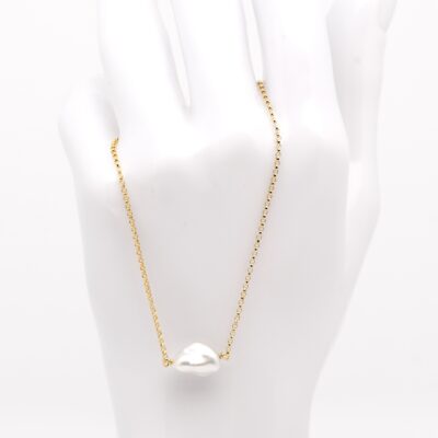 Hau – Un collier keshi d’exception, une belle pépite de nacre blanche immaculée.

Le collier Hau, qui signifie "glace" en langue hawaïenne, porte bien son nom. Sa pièce centrale, un très gros keshi de Tahiti blanc immaculé, rappelle les éclats lumineux de la banquise polynésienne. Ce bijou est un hommage à la pureté, à la nature, et au savoir-faire artisanal.