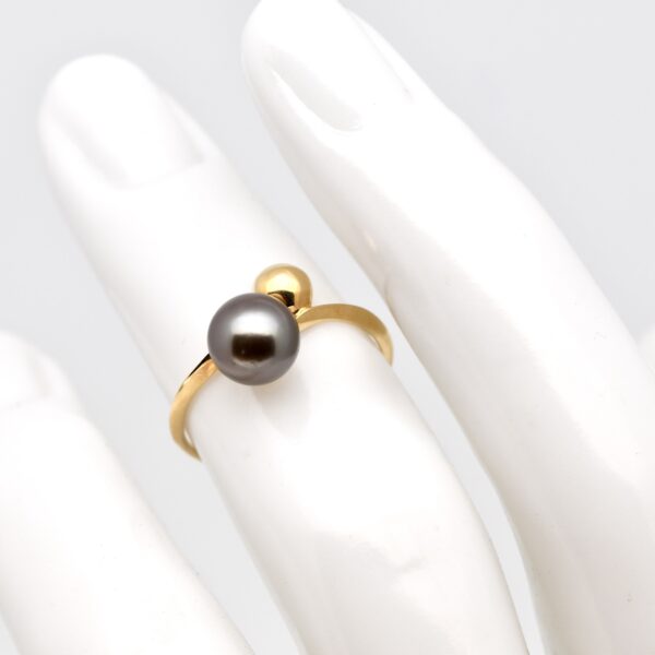 Bague perle Nani en or jaune 18k avec perle de Tahiti ronde de 7,5 mm – création artisanale "toi et moi"