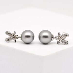 Boucles d’oreilles Uakea en argent rhodié avec zircons et perles de Tahiti rondes grises de 9,9 mm