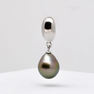 Pendentif Mano en argent 925 rhodié avec une grosse perle de Tahiti en forme de goutte 11 mm vert tilleul aux reflets aubergine, bijou artisanal.