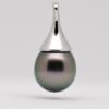 Pendentif Haehae en argent 925 rhodié avec perle de Tahiti en forme de goutte vert tilleul foncé et reflets aubergine, lustre excellent.