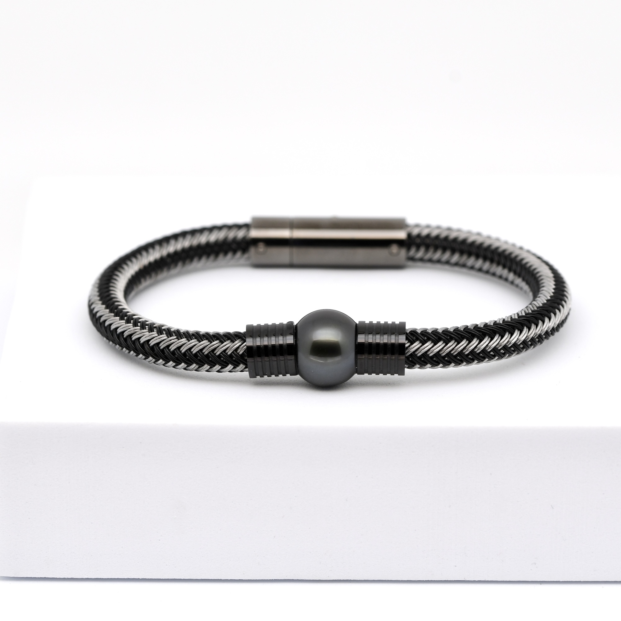 Bracelet Enoha pour homme avec perle de Tahiti 11,5 mm vert sombre bleu, bracelet acier moderne Tahiti Perles Création.