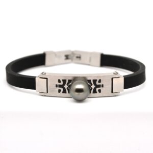 Bracelet Teroo pour homme en néoprène et acier brossé motifs polynésiens noirs, perle de Tahiti ronde verte 10,3 mm – poignets forts 21 cm.