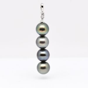 Pendentif perles Matahi argent 925 rhodié avec 4 perles de Tahiti rondes multicolores 9,8 mm, création artisanale Tahiti Perles Création.