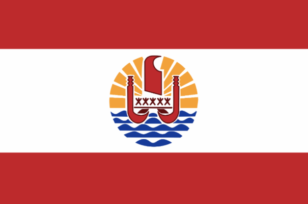 La pirogue figure au centre du drapeau de la Polynésie française, avec le soleil, symbole de la vie, et la mer, symbole de l'abondance Pendentif perle Vaa