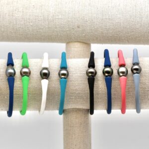 Bracelet perle Hivaoa en néoprène sans fermoir avec perle de Tahiti semi baroque 10,5 à 11 mm collection de 8 couleurs fdifférentes