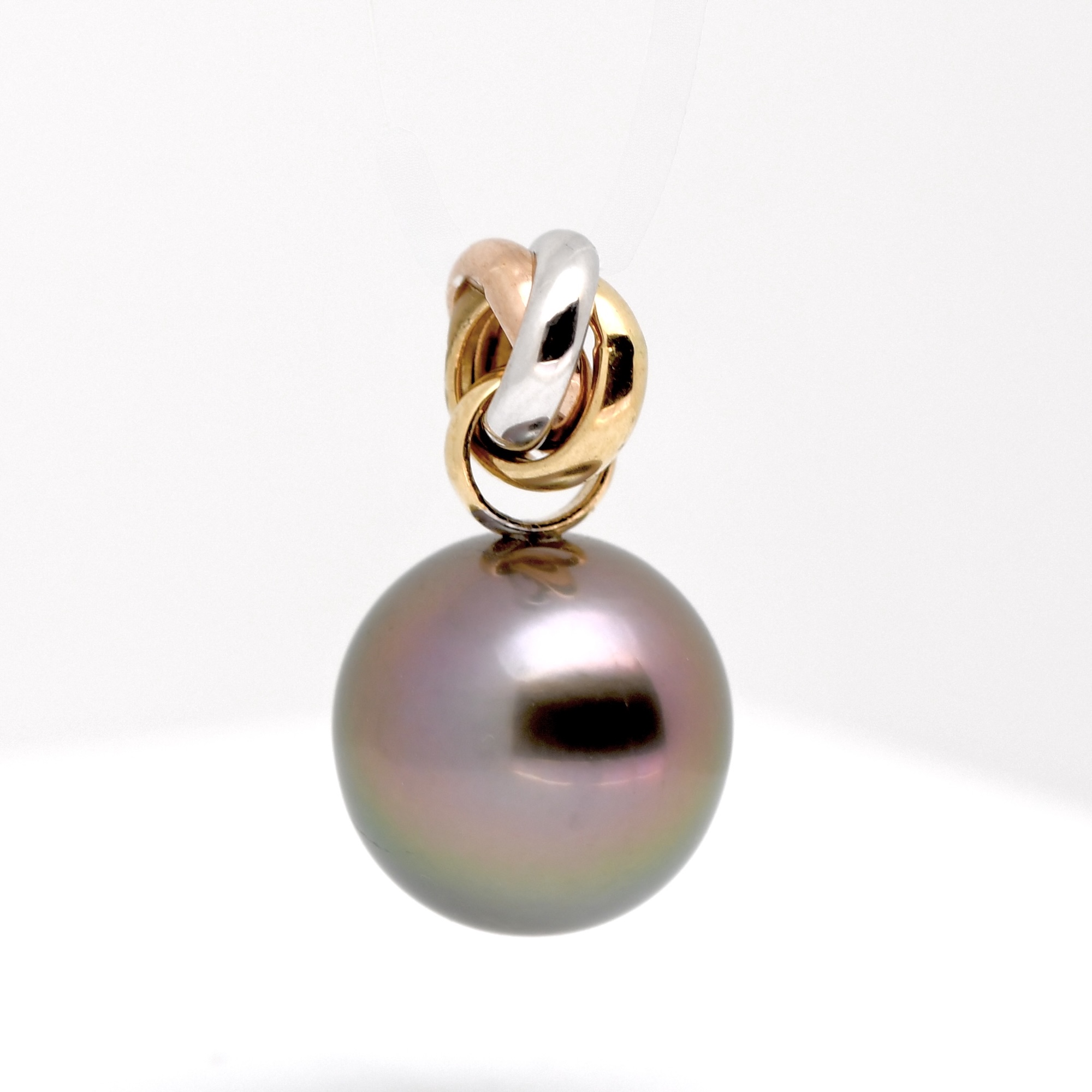 Pendentif Hemia trois ors 18k avec perle de Tahiti semi ronde 12,6 mm A aubergine et vert tilleul, création Tahiti Perles Création.