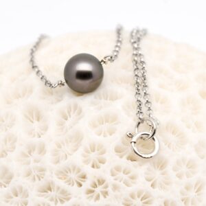 Collier Hina avec perle de Tahiti ronde GEM 9,3 mm montée sur chaîne jaseron en argent 925