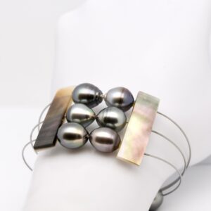 Bracelet Hinariki à mémoire de forme avec 8 perles de Tahiti cerclées et nacre brute