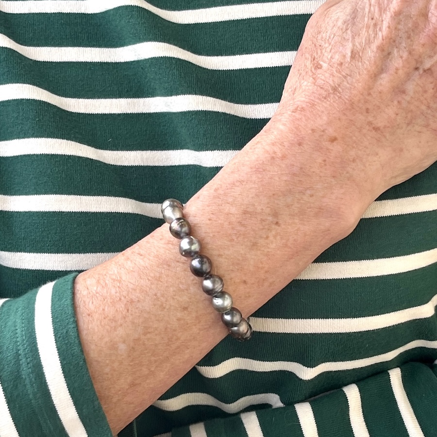 Bracelet Mauli en perles de Tahiti cerclées multicolores 8-9 mm montées sur câble acier avec fermoir argent 925 rhodié