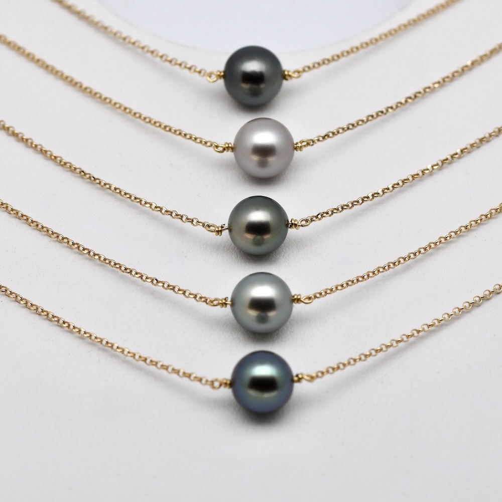 Collier ras de cou Erena en gold filled 14 k avec perle de Tahiti ronde qualité A produite sur la ferme perlière de Manihi