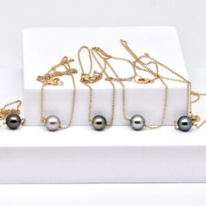 Collier ras de cou Erena en gold filled 14 k avec perle de Tahiti ronde 9,5 mm qualité A produite sur la ferme perlière de Manihi