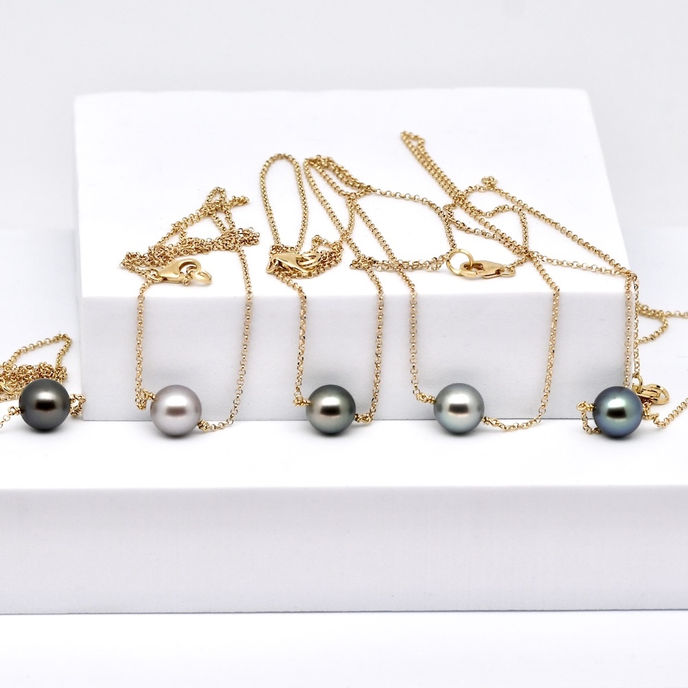 Collier ras de cou Erena en gold filled 14 k avec perle de Tahiti ronde 9,5 mm qualité A produite sur la ferme perlière de Manihi