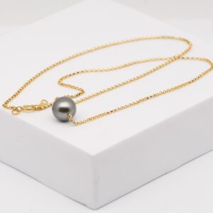 Collier perle Napua ras de cou avec perle de Tahiti ronde 9,5 mm parfaite qualité GEM gris vert montée sur chaine gold filled or jaune 14k