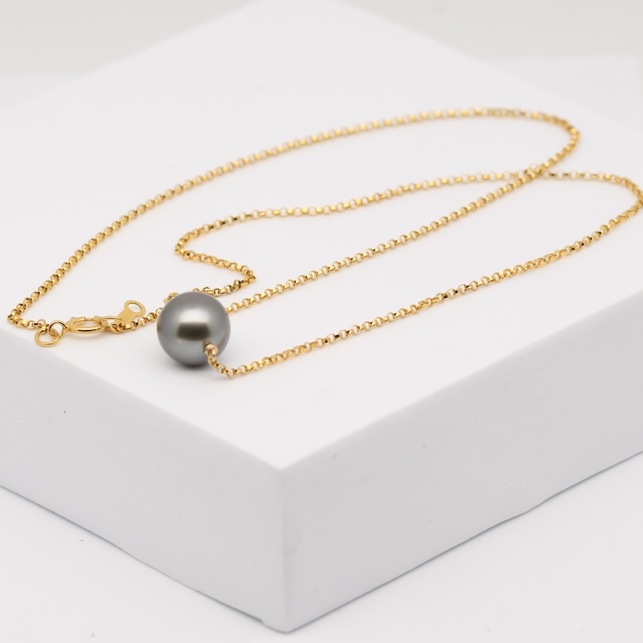 Collier perle Napua ras de cou avec perle de Tahiti ronde 9,5 mm parfaite qualité GEM gris vert montée sur chaine gold filled or jaune 14k