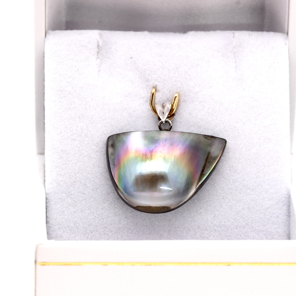 Pendentif Atea maéede Tahiti multicolore 22x15 mm bélière argent 925 articulée perle de Manihi