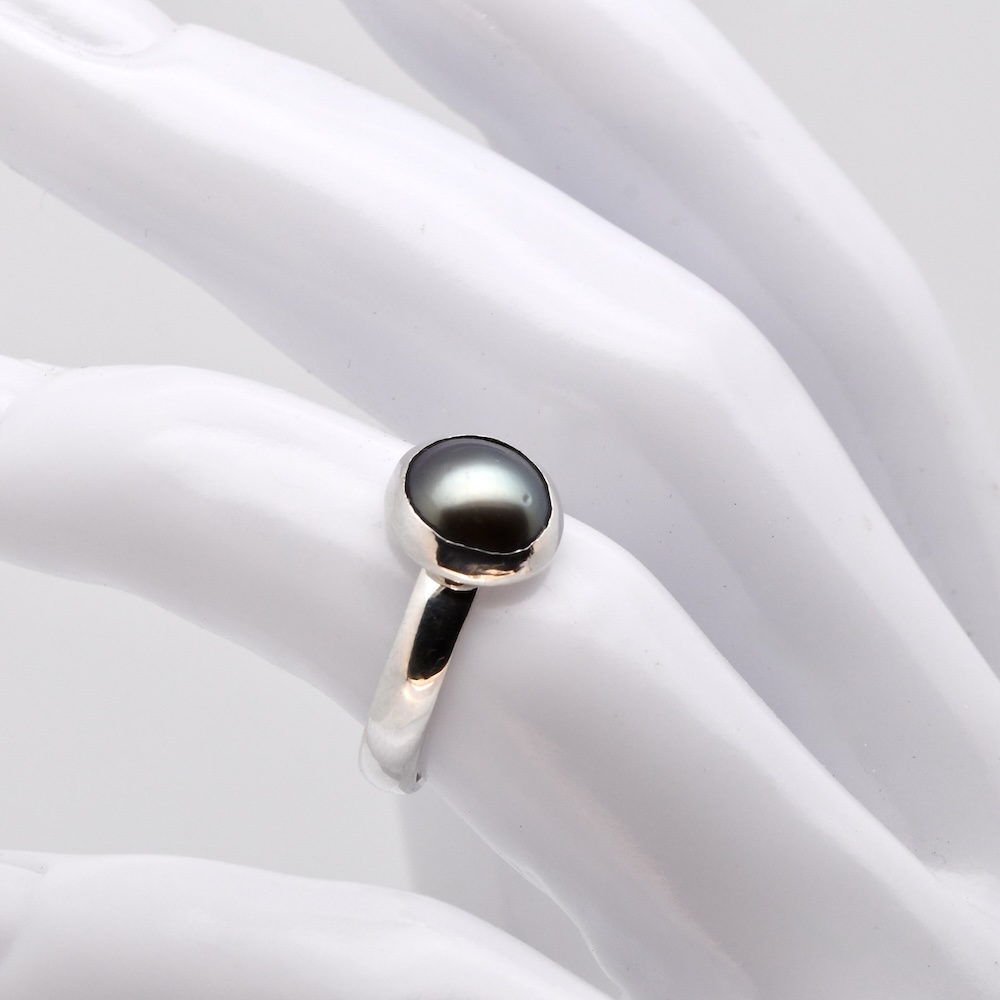 bague artisanale argent 925 demi perle de perle de tahiti vert sombre qualité A fabrication artisanale manihi