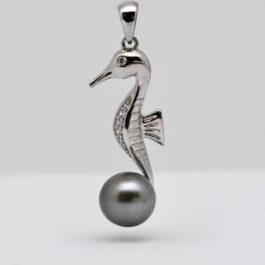 pendentif en forme d'hippocampe argent 925 perle de tahiti verte 8,6 mm bijou artisanal manihi