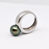 Bague perle de Tahiti Teahio en argent 925 rhodié avec perle Top Gemme vert tilleul reflets aubergine