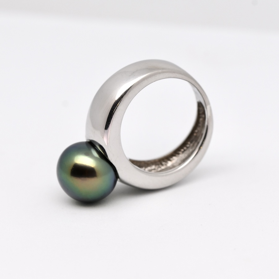 Bague perle de Tahiti Teahio en argent 925 rhodié avec perle Top Gemme vert tilleul reflets aubergine