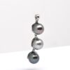 Pendentif Eva en argent 925 rhodié avec trois véritables perles de Tahiti rondes multicolores de qualité A