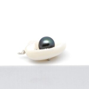 Alternative view of Pendentif perle Pinaki
